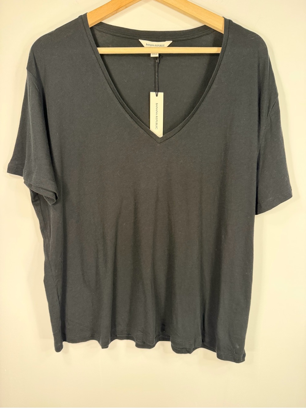 Banana Republic Black V-Neck Short Sleeve Tee
